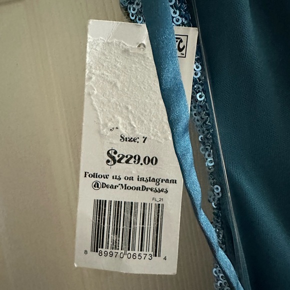 GORGEOUS- Sequin Butterfly Applique V-Neck Lace Up Back Cutout Gown - NWT - Picture 5 of 8